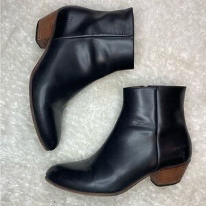Women by Common Projects black leather size 40 ankle booties